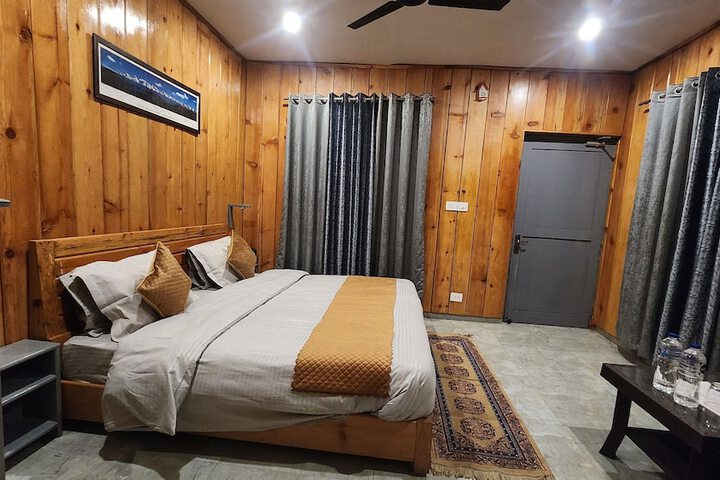 Room 6 of 78
