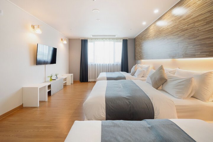 Room 28 of 155