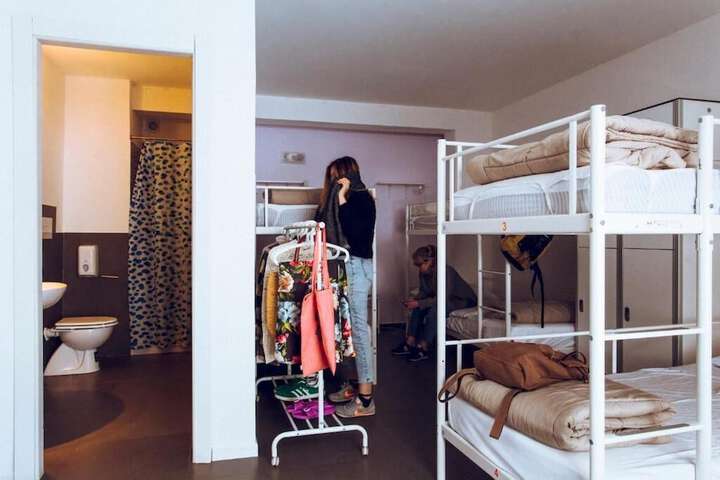 Room 13 of 33