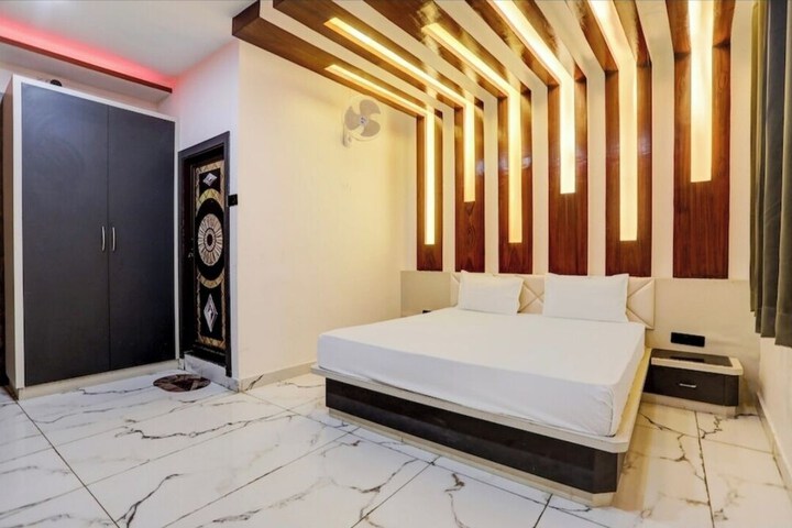 Room 2 of 36