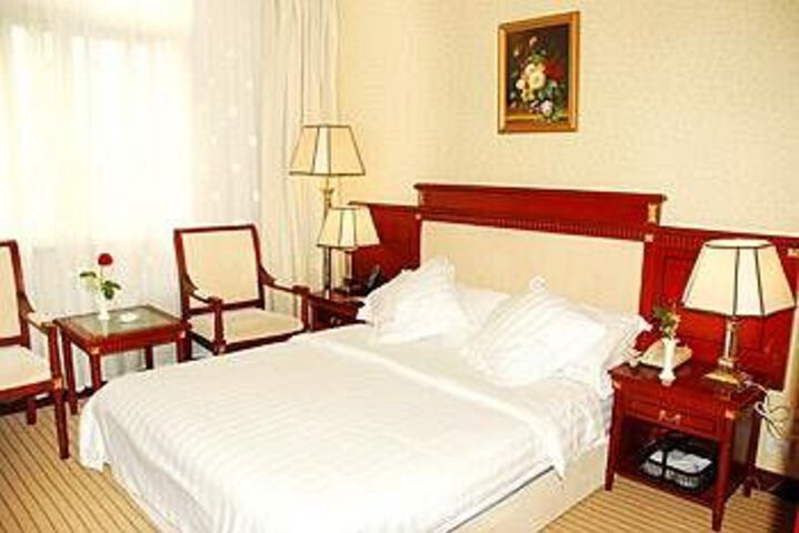 Room 8 of 12