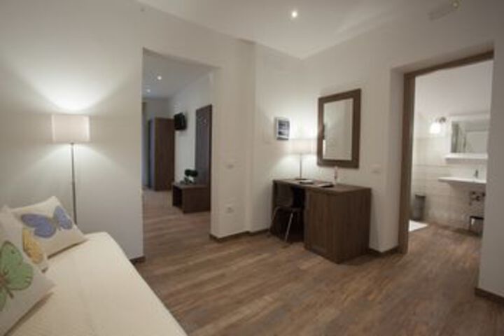 Room 9 of 13