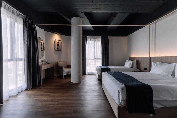 Room 6 of 15