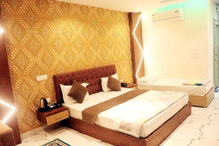 Room 9 of 36