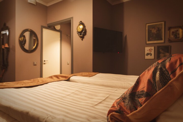 Room 16 of 40