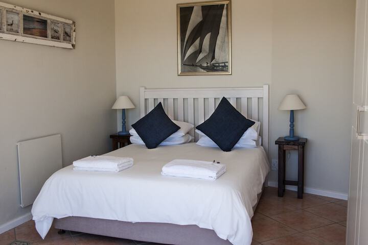 Room 6 of 33