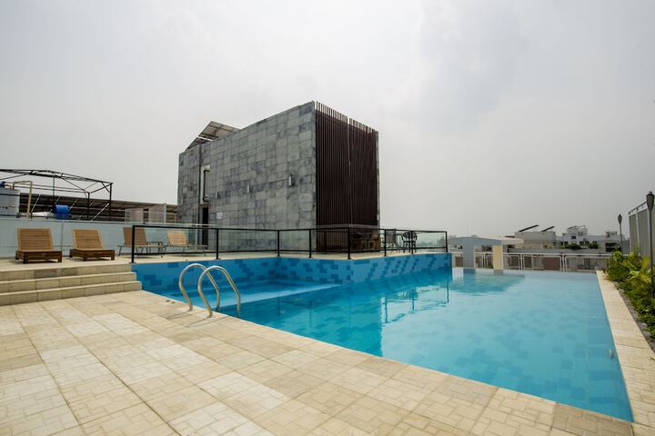 Pool 51 of 102
