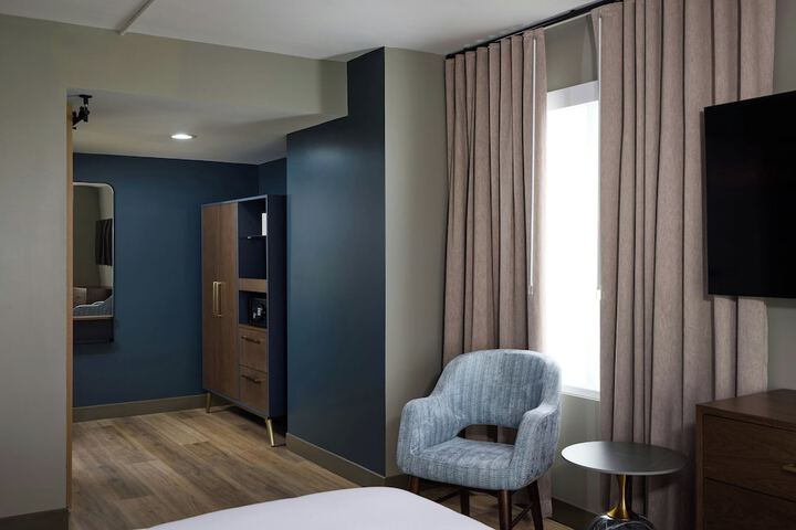 Room 18 of 38
