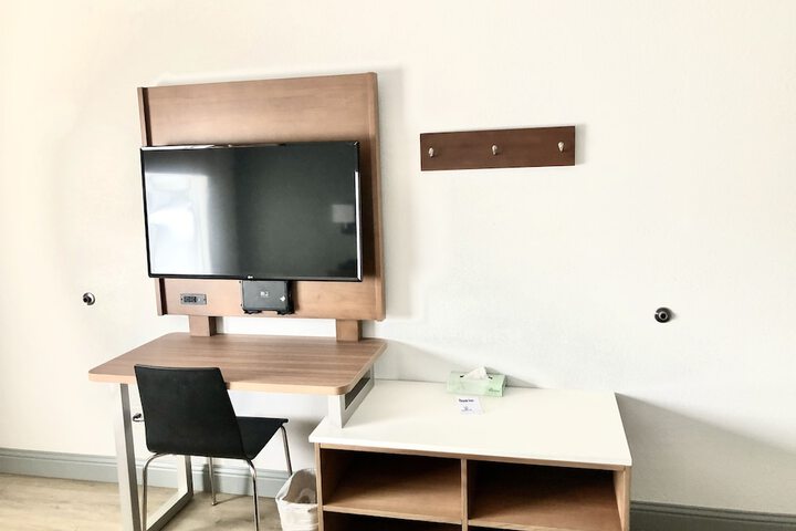 Room 26 of 76