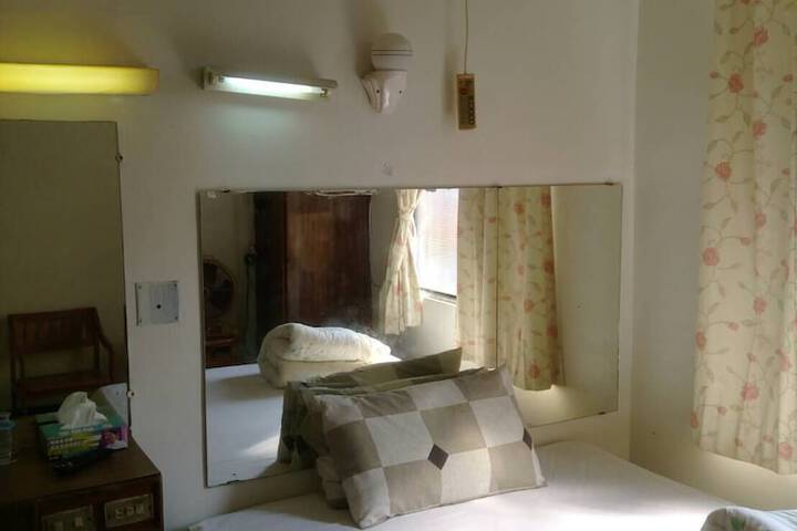 Room 6 of 22