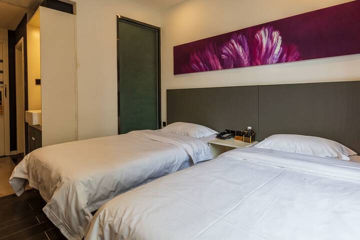Room 12 of 31