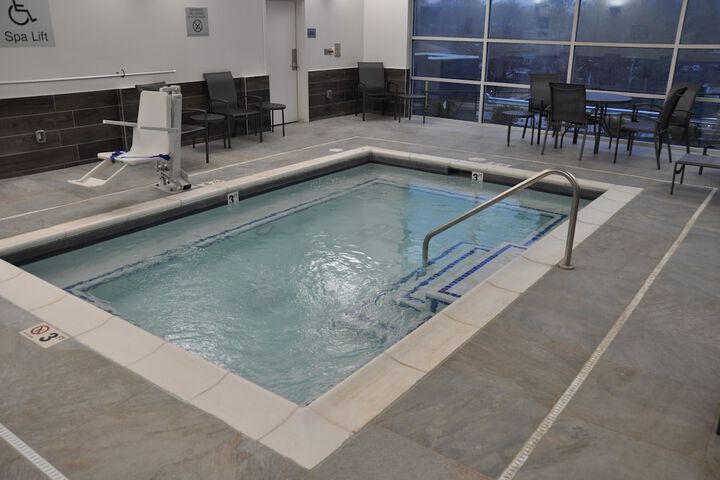 Indoor spa tub