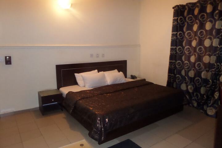 Room 9 of 39
