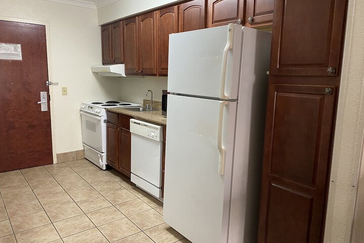 Deluxe Studio 2 Queen Beds Kitchenette (5 of 10)