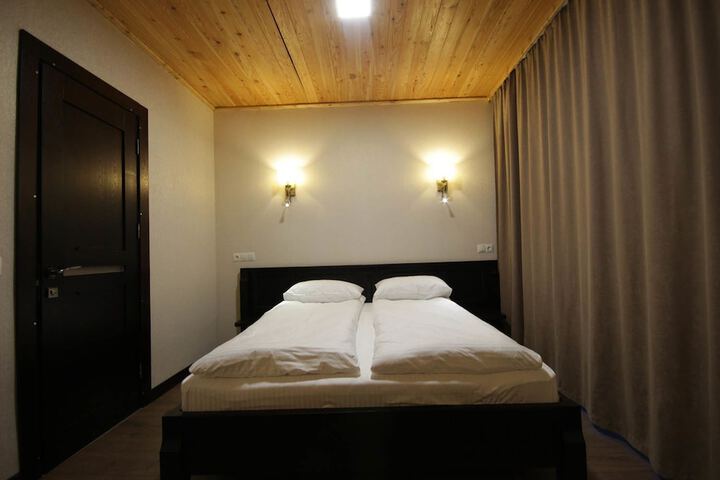 Room 5 of 63