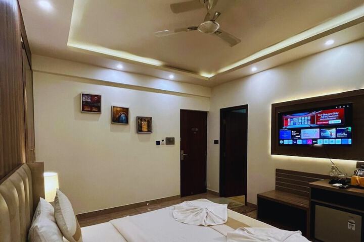Room 13 of 26