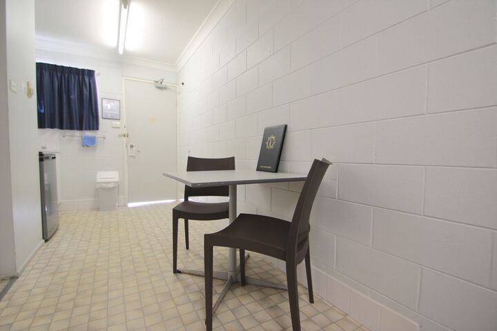 Room 3 of 28