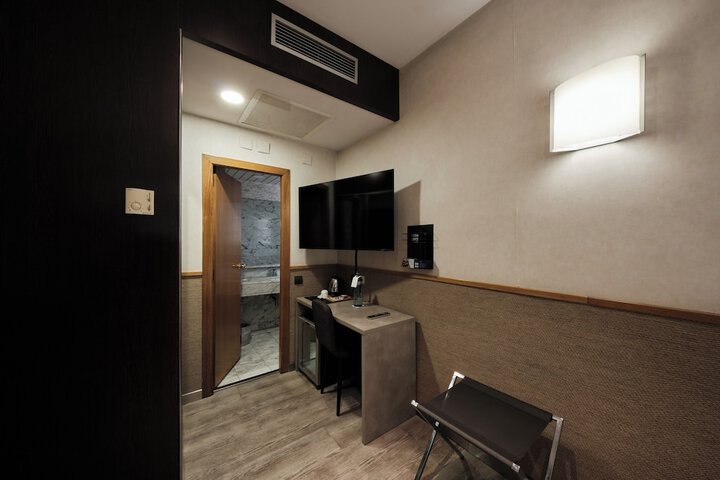 Room 14 of 88