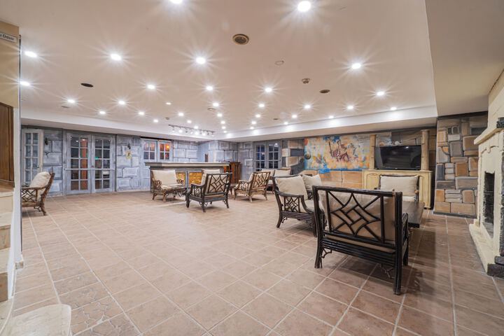 Hotel Interior 10 of 84