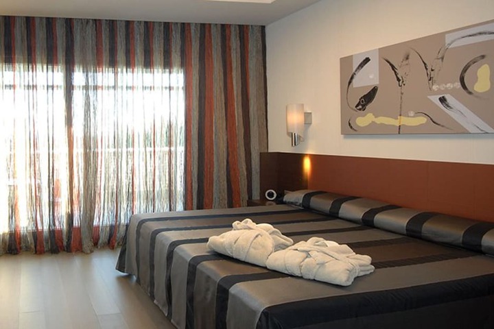 Room 4 of 50