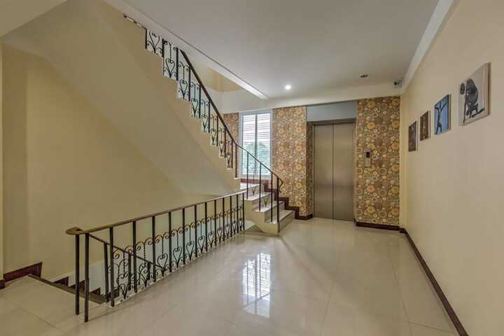 Ballroom/Hall 29 of 30
