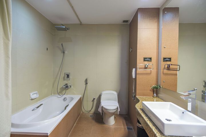 Room 14 of 43