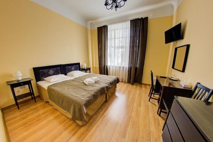 Room 130 of 272