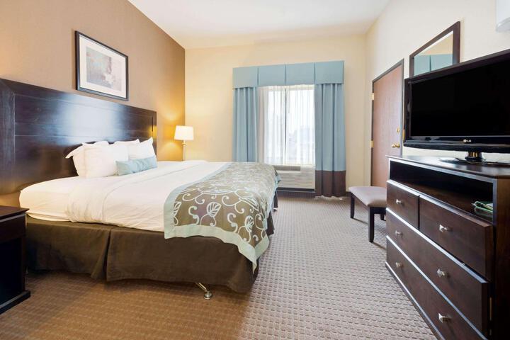 1 King Bed (12 of 13)