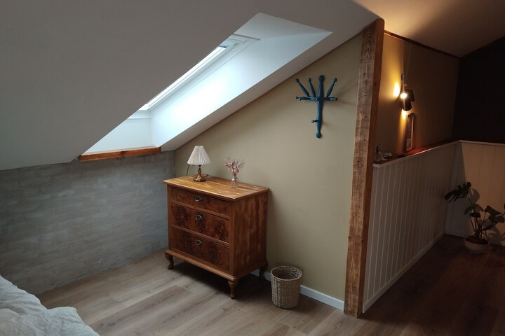 Room 35 of 76
