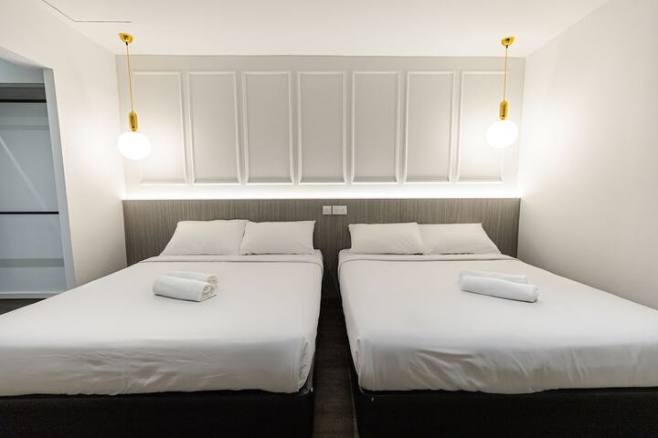 Room 7 of 32