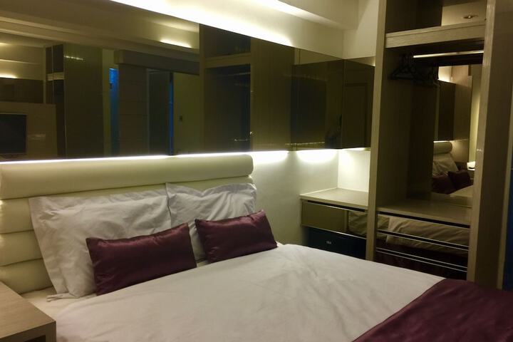 Room 2 of 42