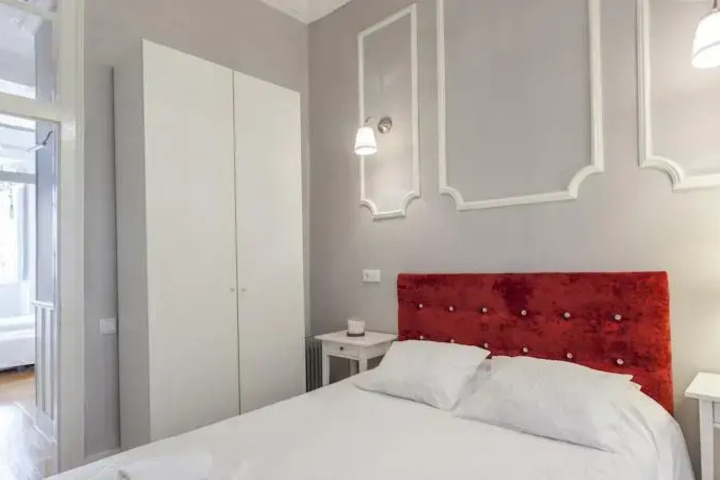 Room 8 of 9