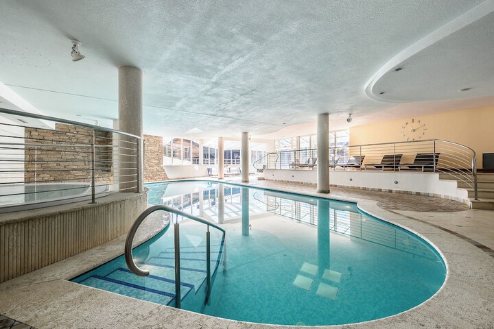 Pool 136 of 192