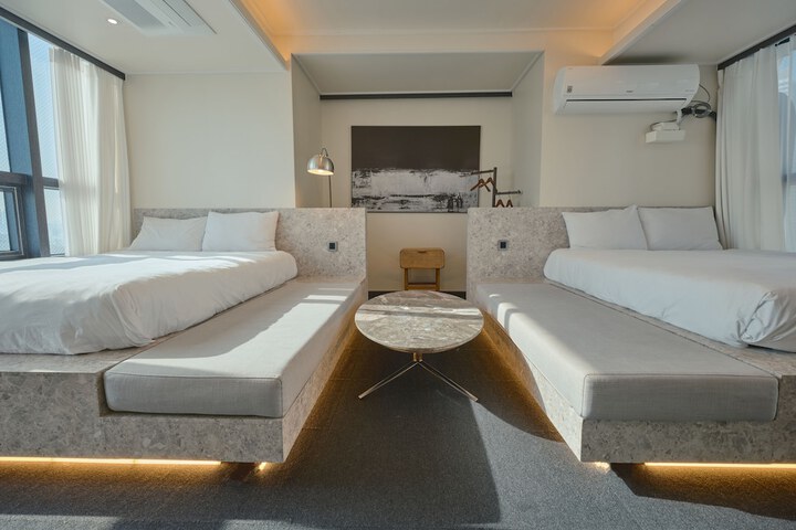 Room 27 of 224