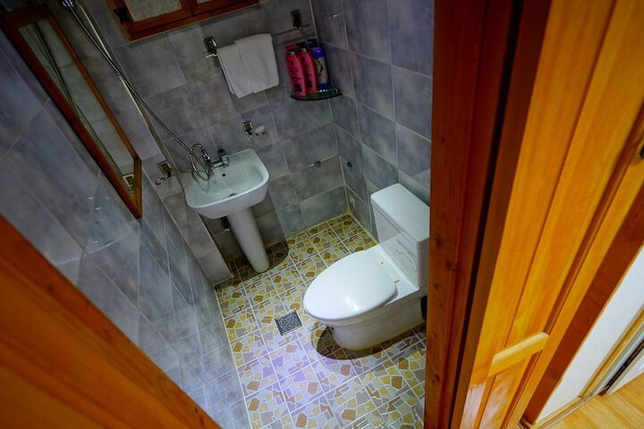 Room 25 of 38