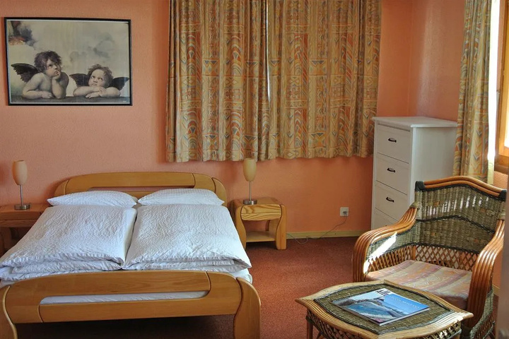 Room 5 of 19