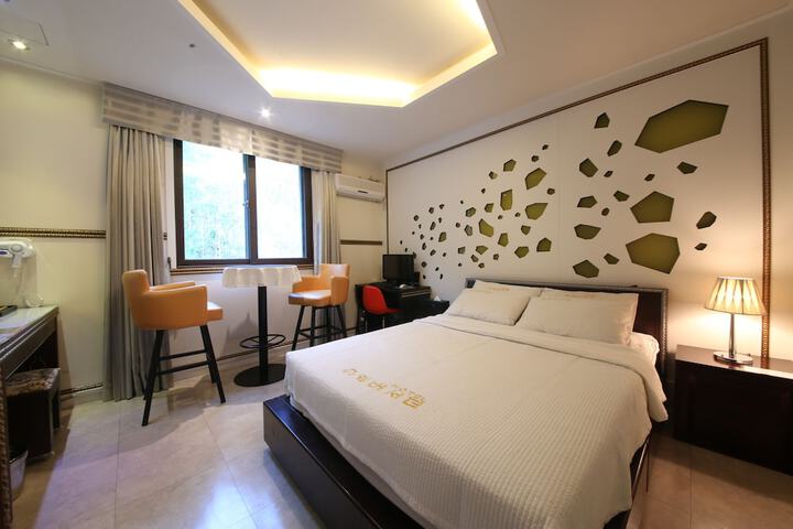 Room 17 of 54