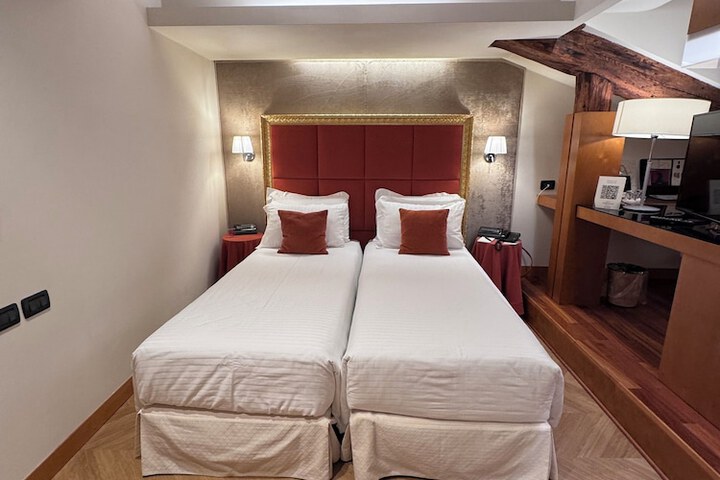 Room 186 of 290