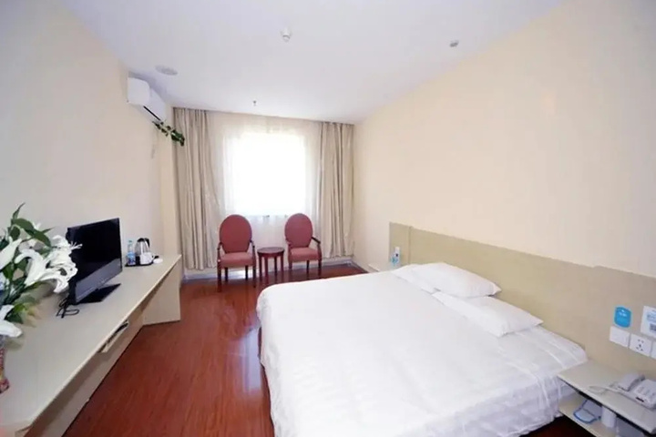 Room 5 of 8