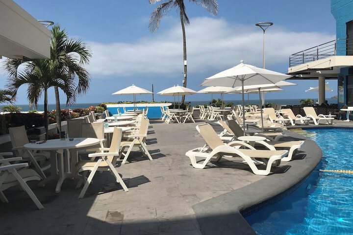 Hotel Pool