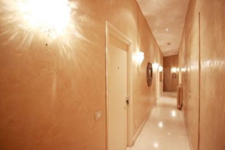 Ballroom/Hall 21 of 24