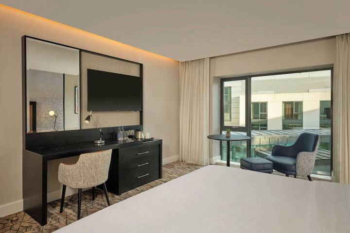 Room 44 of 142