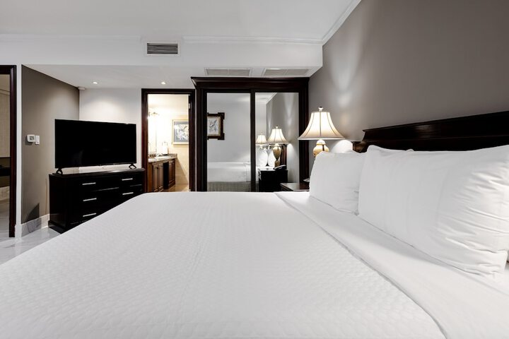 Room 28 of 107