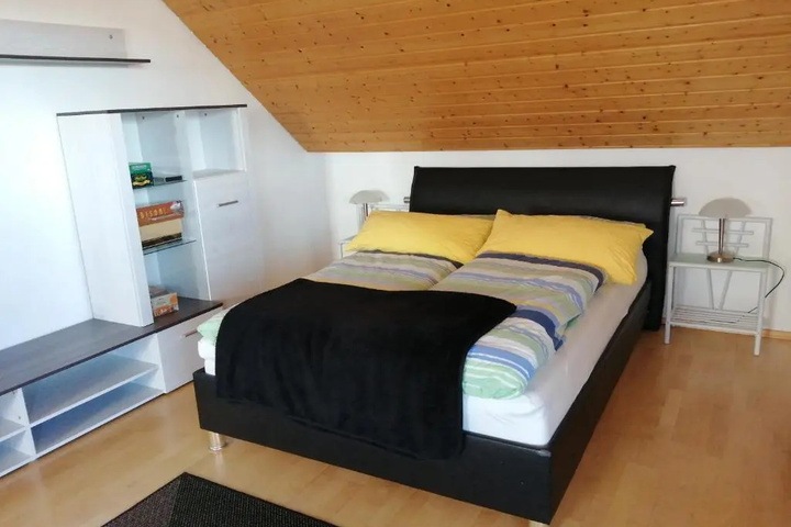 Room 5 of 10