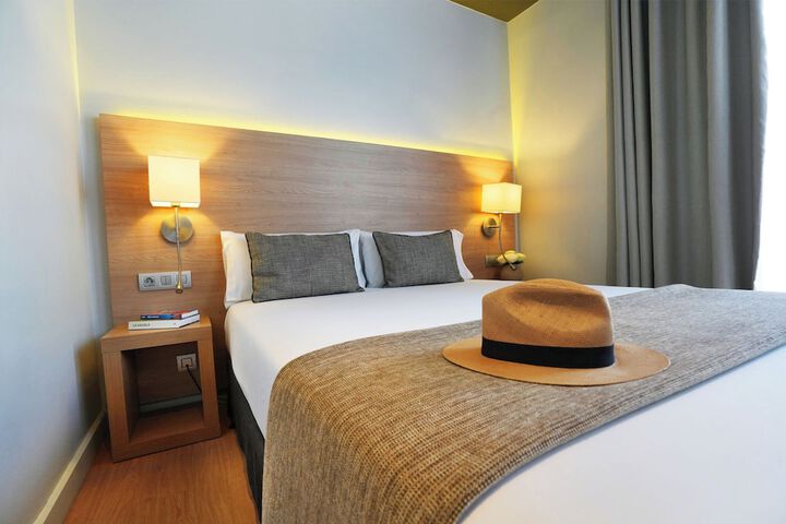 Room 32 of 59