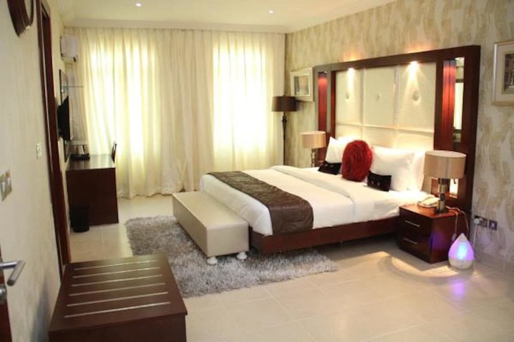Room 11 of 31