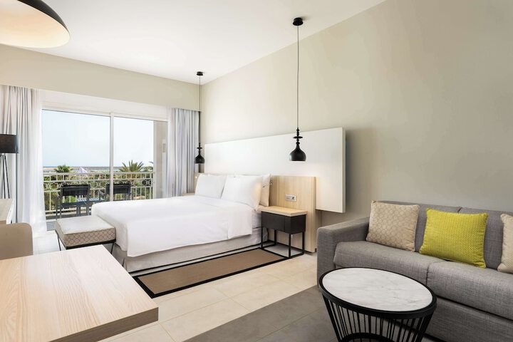 Room 20 of 102