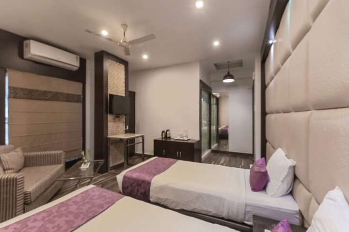 Room 7 of 44