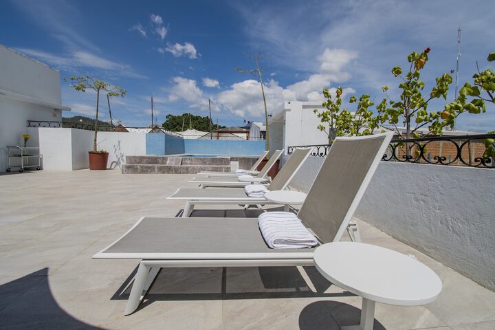 Sundeck 77 of 95