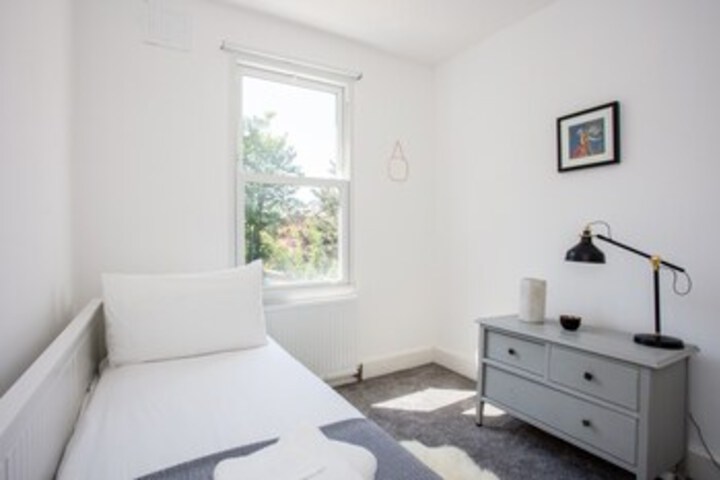 Room 15 of 25